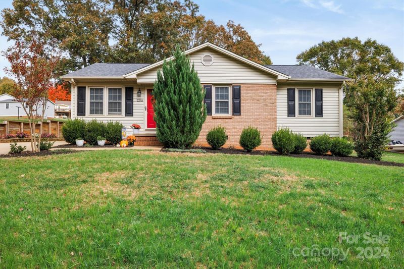 2255 34th Avenue Dr NE, Hickory, NC 28601