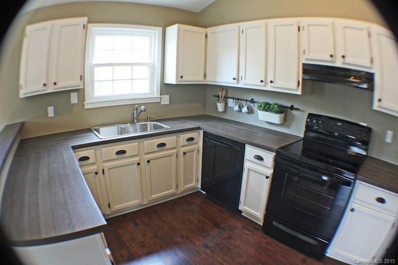 2228 Pinebrook Cir, Charlotte, NC 28208