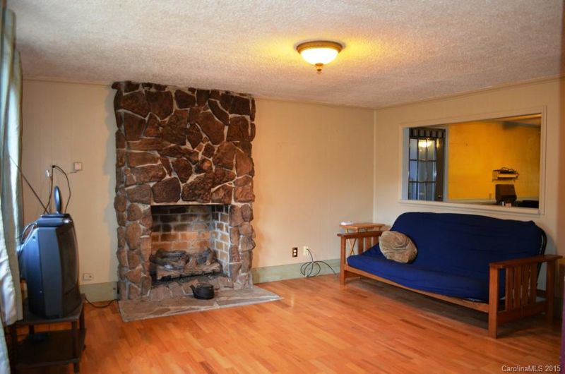 1104 Riverside Dr, Charlotte, NC 28214