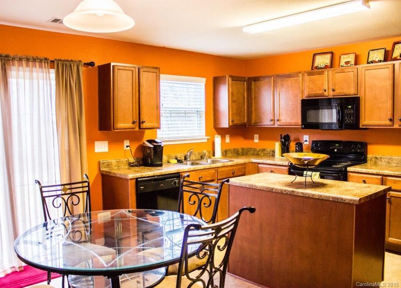 6223 Leslie Dr, Charlotte, NC 28269