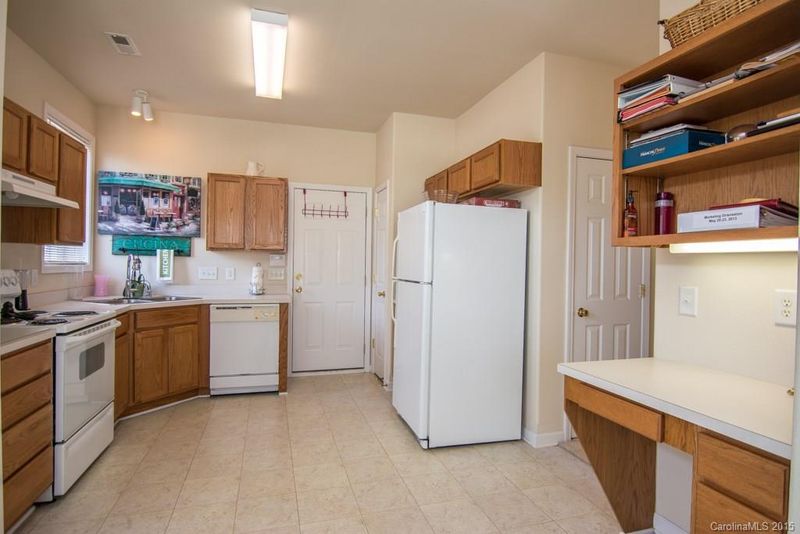 6148 Raisin Tree Ln, Charlotte, NC 28215