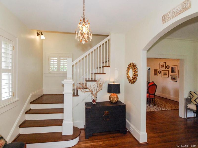 2201 Pembroke Ave, Charlotte, NC 28207