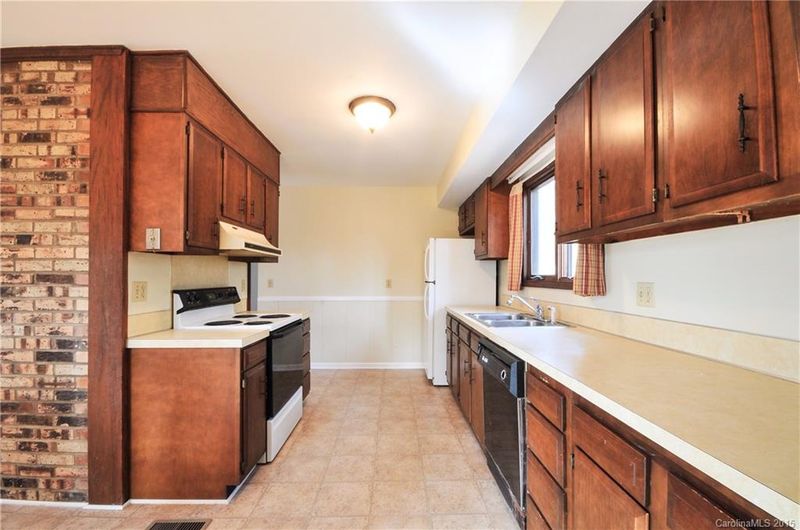 203 Cobblestone Ln, Concord, NC 28027
