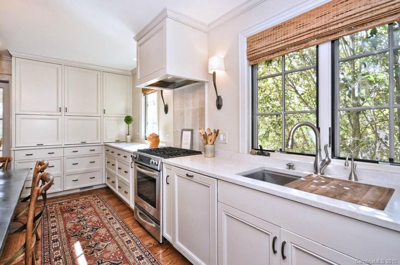 3129 Windsor Dr, Charlotte, NC 28209