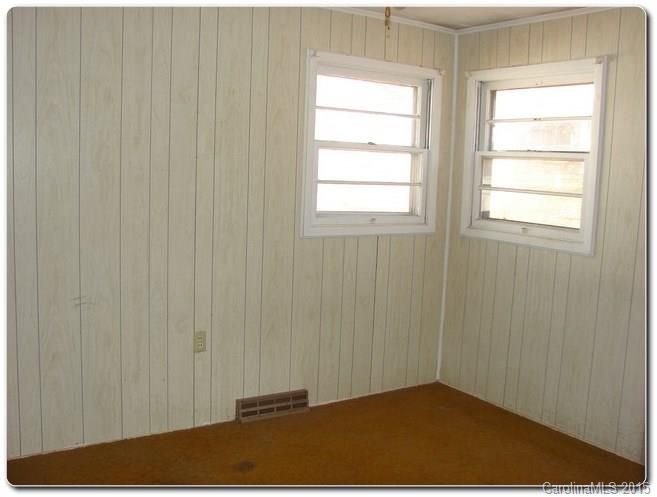 402 E Hill Dr, Cherryville, NC 28021