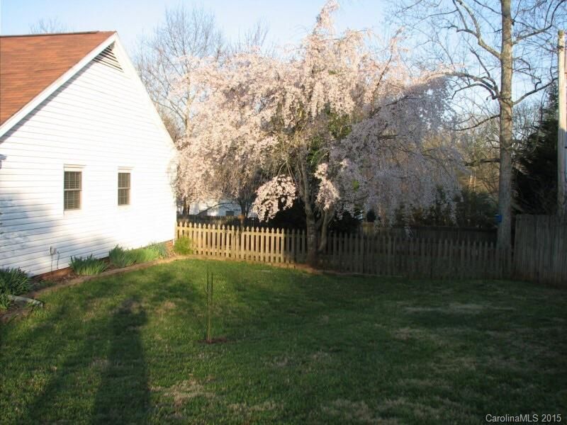 625 Rainbarrel Ln, Gastonia, NC 28054