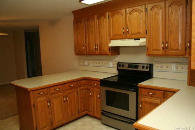 6321 Roanoke Dr, Kannapolis, NC 28081