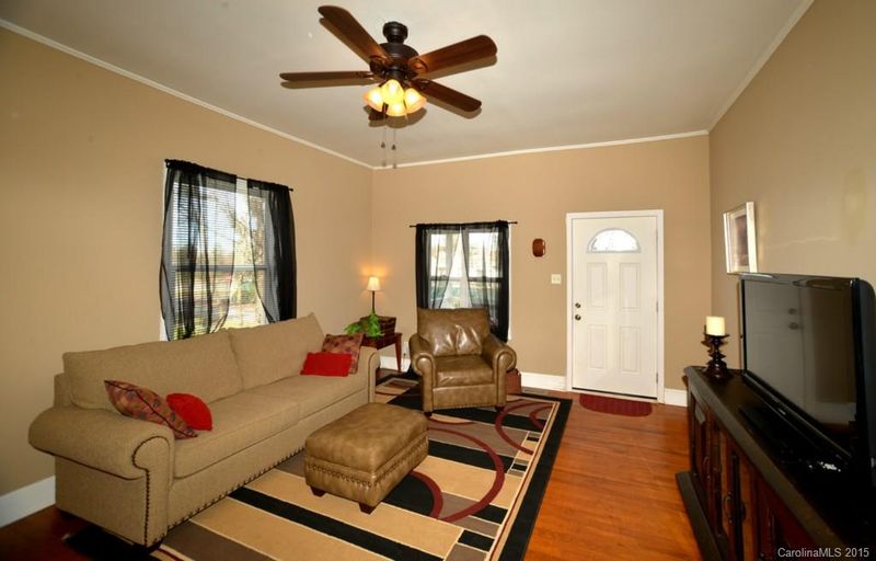 325 Price St, Pineville, NC 28134