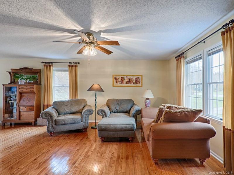 7432 Farm Gate Dr, Charlotte, NC 28215