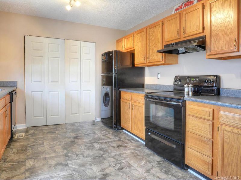 928 Pine Circle Dr, Concord, NC 28027