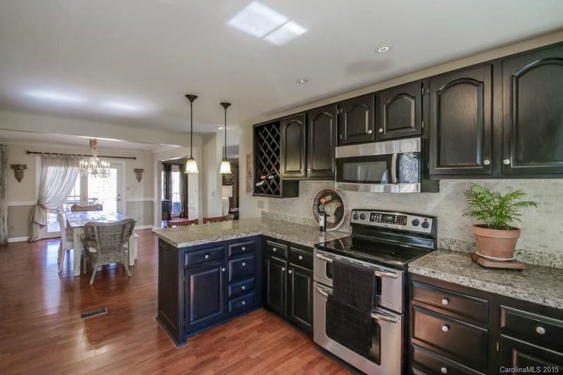 3 Honeysuckle Woods Dr, Lake Wylie, SC 29710