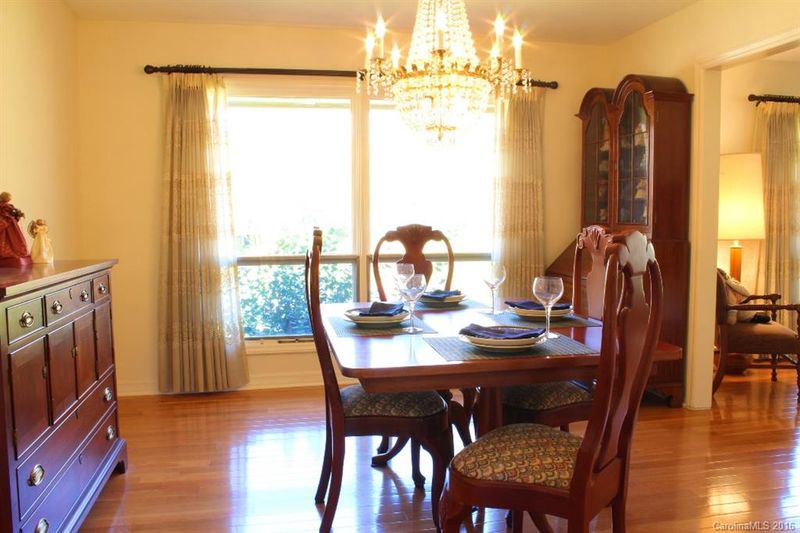 627 Robmont Rd, Charlotte, NC 28270