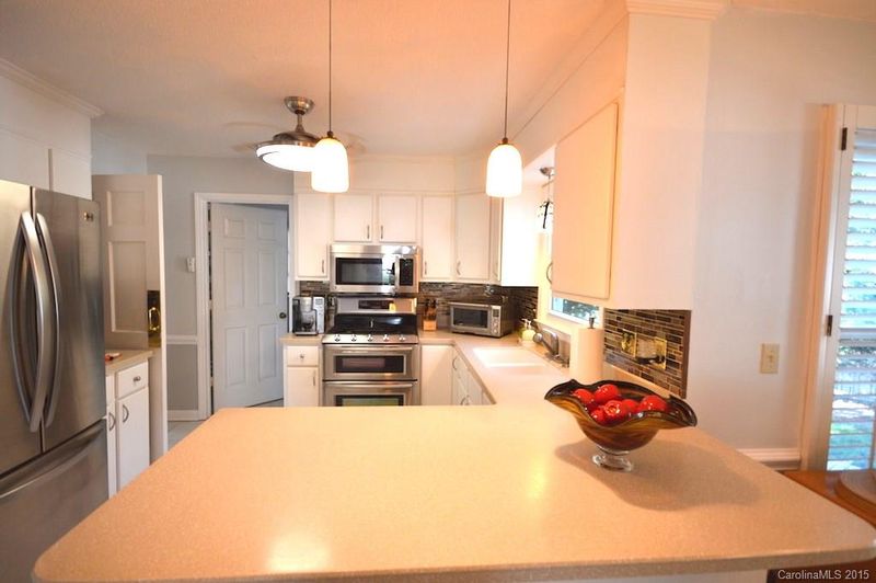 328 Pine Creek Dr, Charlotte, NC 28270