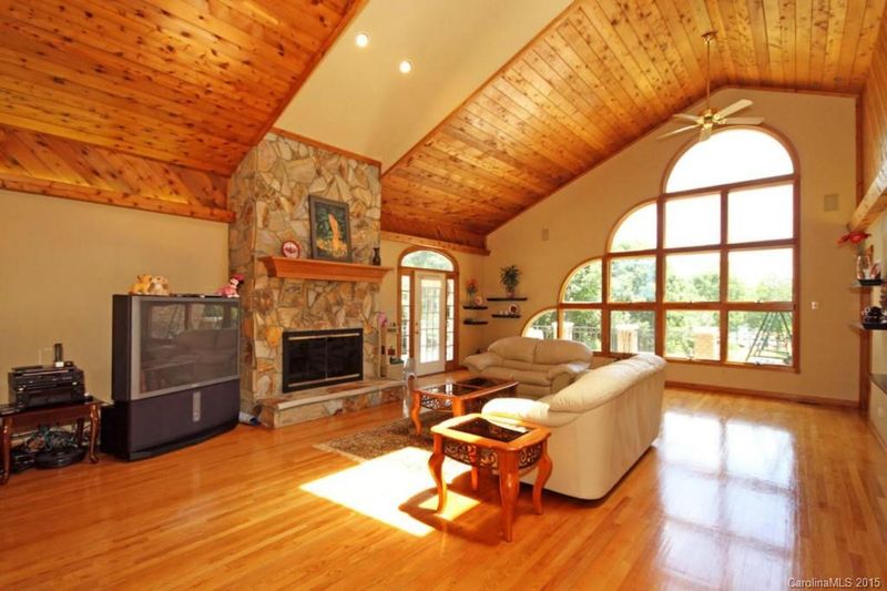 5501 Mountain Point Ln, Charlotte, NC 28216