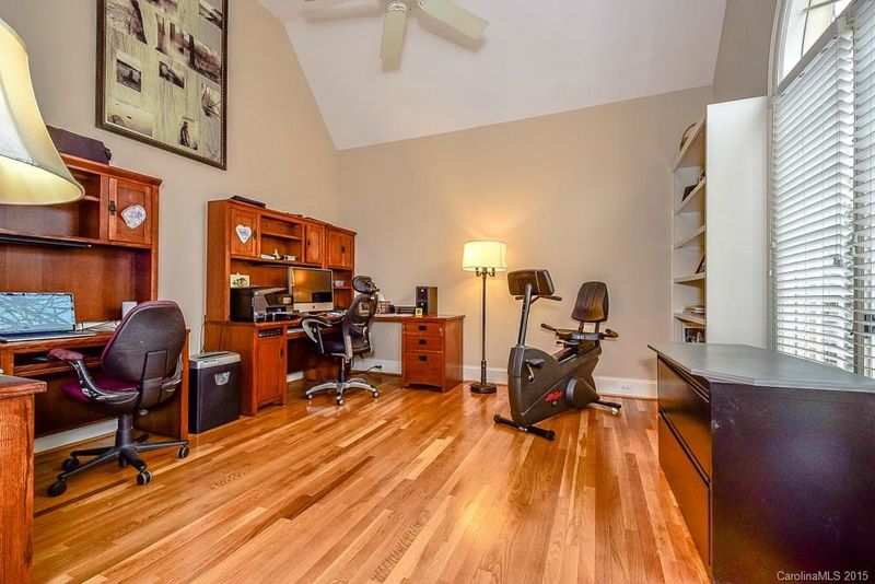 5537 Camelot Dr, Charlotte, NC 28270