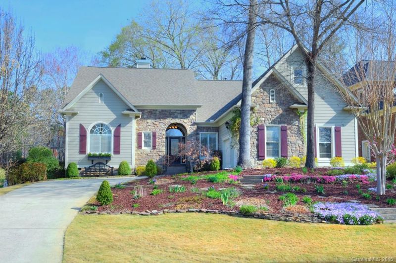 18800 Greyton Ln, Davidson, NC 28036