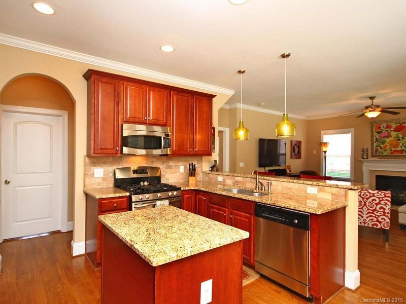 131 Hedgewood Dr, Mooresville, NC 28115