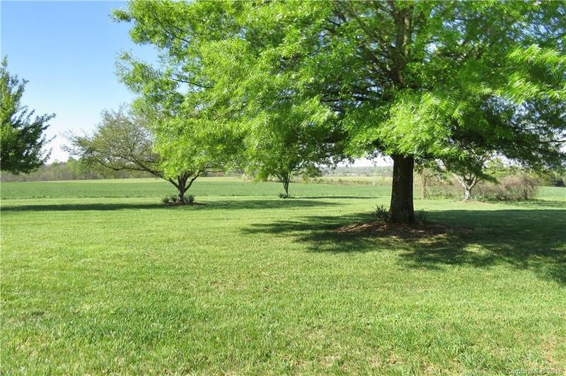 654 E Memorial Hw, Harmony, NC 28634