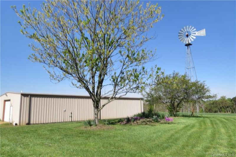 654 E Memorial Hw, Harmony, NC 28634