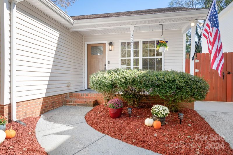 3201 Morning Dr, Charlotte, NC 28208
