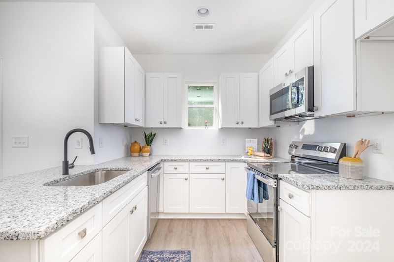 645 E Park Ave, Gastonia, NC 28054