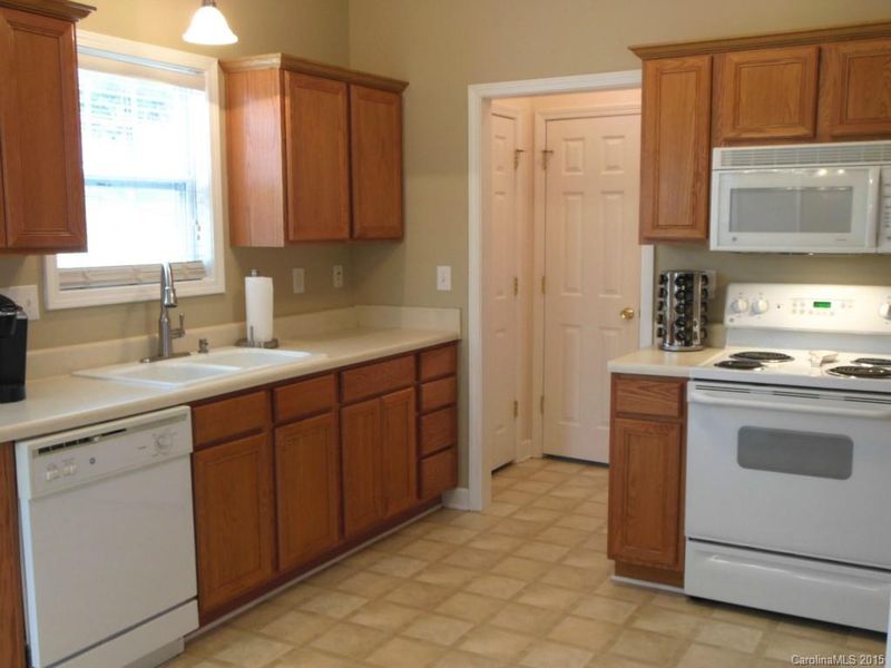424 Dutchmans Meadow Dr, Mount Holly, NC 28120