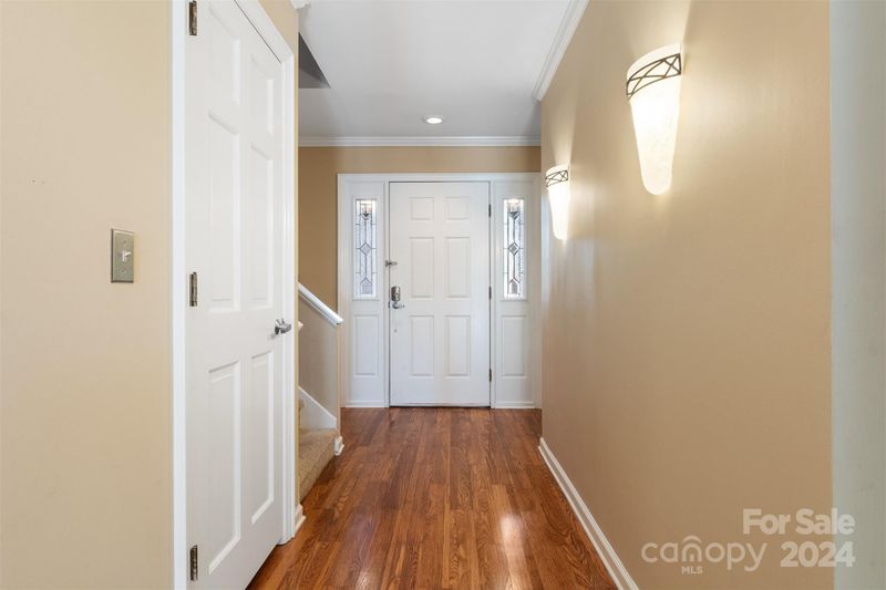 842 1st St NE, Hickory, NC 28601