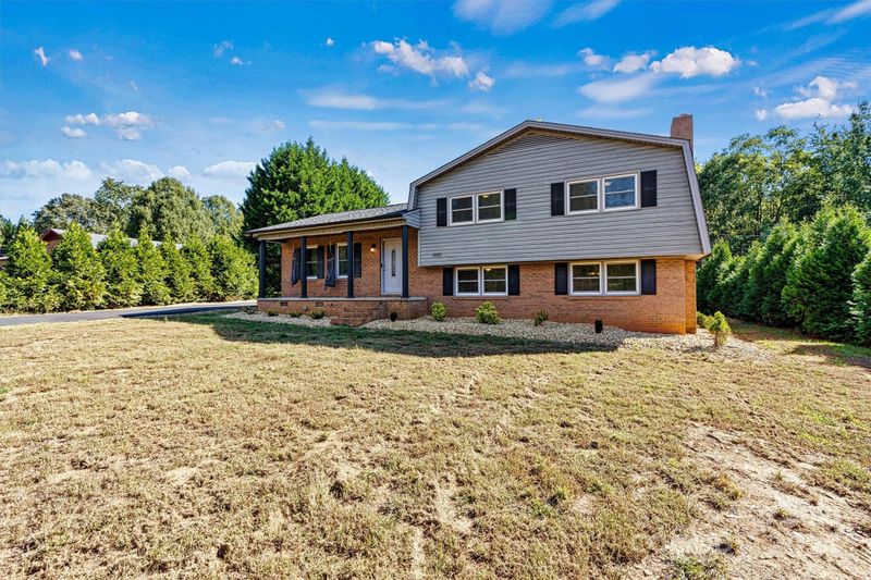 1080 26th St NE, Hickory, NC 28601