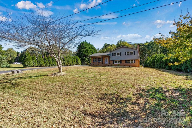 1080 26th St NE, Hickory, NC 28601