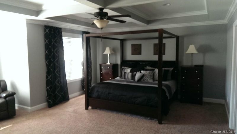 1005 Stonehill Ln, Matthews, NC 28104