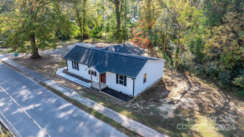205 W Robinson St, Dallas, NC 28034