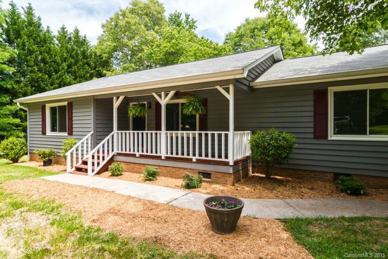 6033 Indian Brook Dr, Matthews, NC 28104
