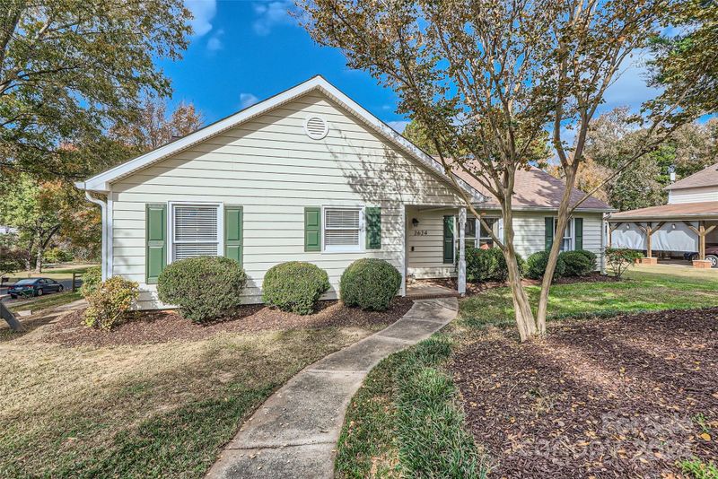 2624 Briar Ridge Dr, Charlotte, NC 28270