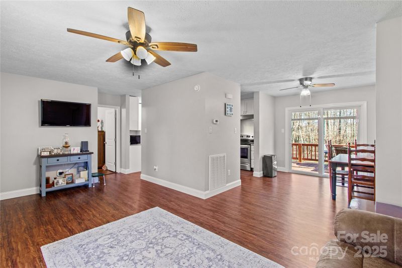 797 Chief Thomas Rd, Harmony, NC 28634