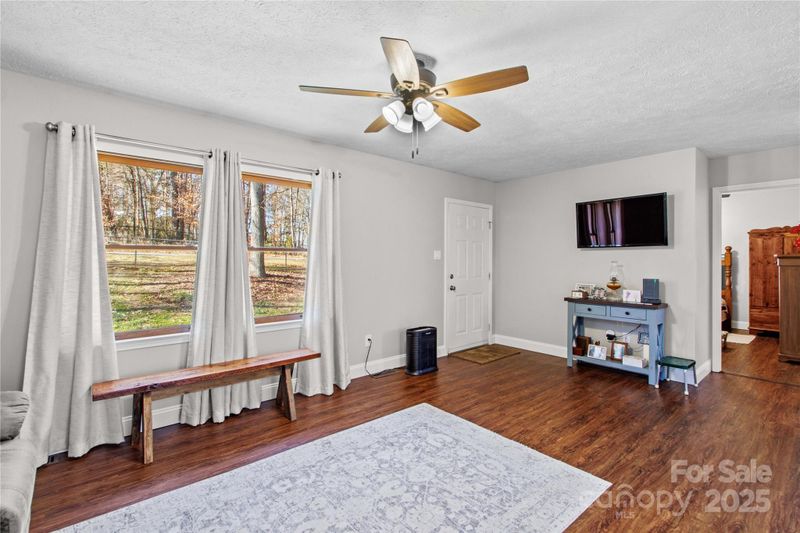 797 Chief Thomas Rd, Harmony, NC 28634