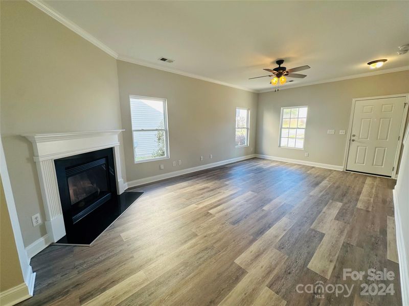 8349 Ainsworth St, Charlotte, NC 28216
