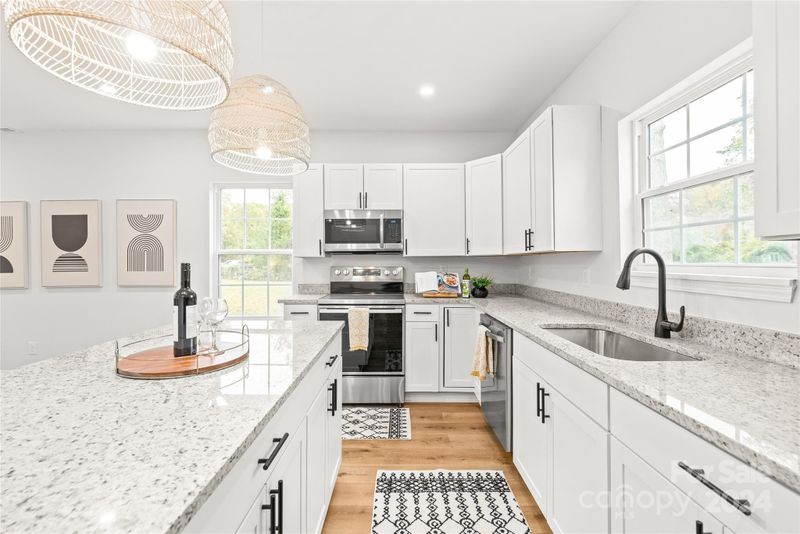 903 E 11th St, Newton, NC 28658