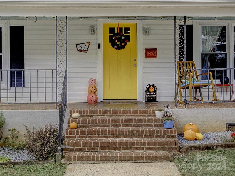 37 3rd St, Cramerton, NC 28032