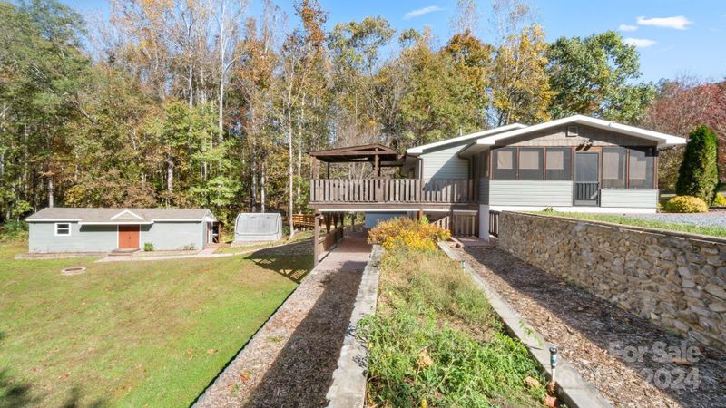 320 Hoke Dr, Dallas, NC 28034