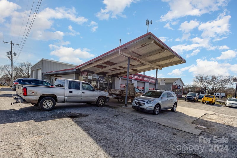 1041 N Main St, Mooresville, NC 28115