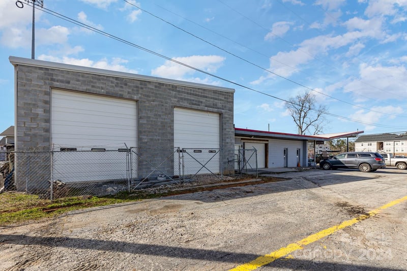1041 N Main St, Mooresville, NC 28115