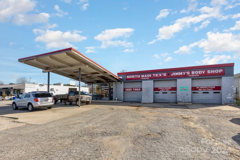 1041 N Main St, Mooresville, NC 28115