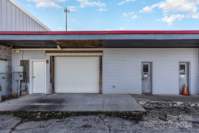 1041 N Main St, Mooresville, NC 28115