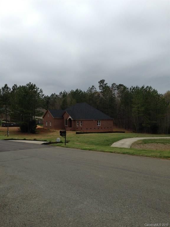 6109 Brookline Dr, Mount Holly, NC 28120