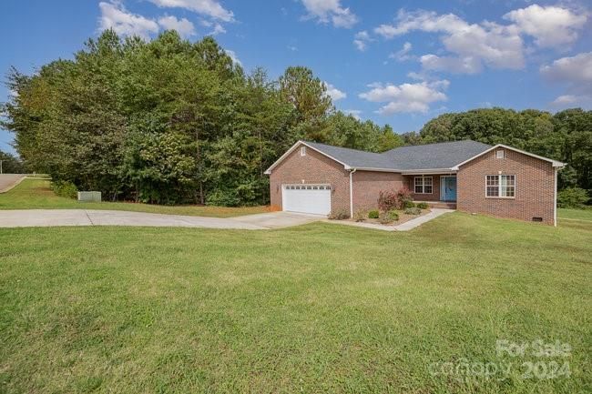 2206 Evergreen Dr, Newton, NC 28658
