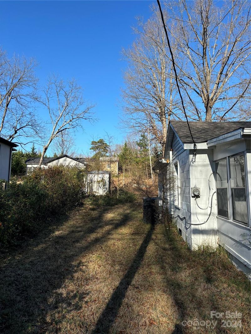 303 E Lee Ave, Bessemer City, NC 28016