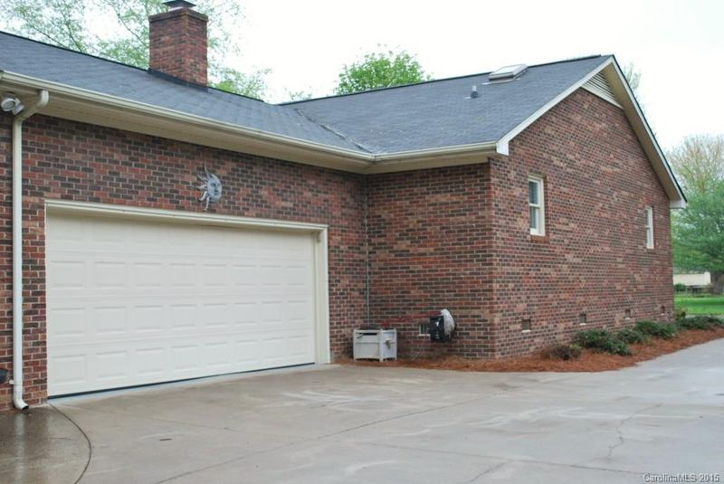 8619 Middleton Cir, Harrisburg, NC 28075