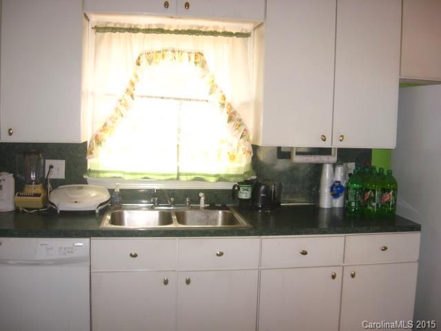 404 Oak Grove Dr, Cherryville, NC 28021