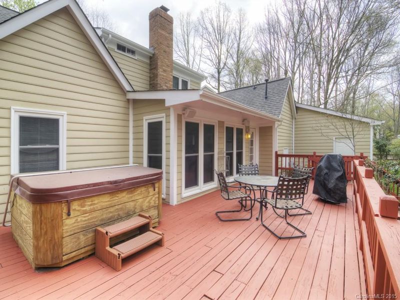2300 Harefield Ln, Matthews, NC 28105