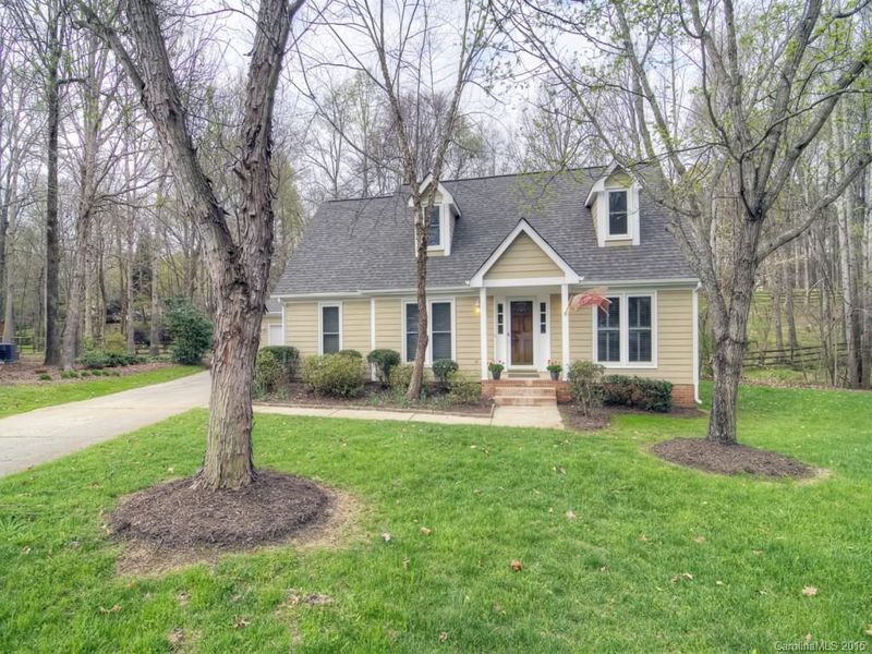2300 Harefield Ln, Matthews, NC 28105